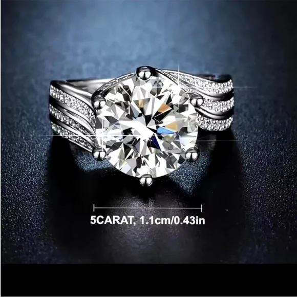 Elegant Silver cubic zirconia 3 Carats Ring - Picture 2 of 2